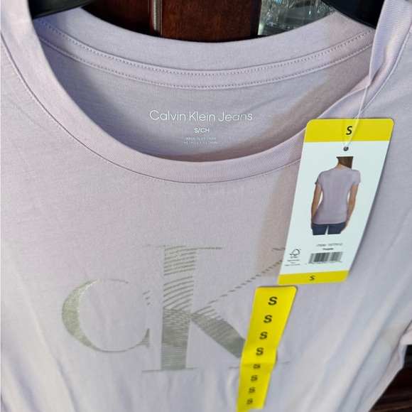 Calvin Klein Jeans Lavender Tee with Logo - Picture 2 of 6